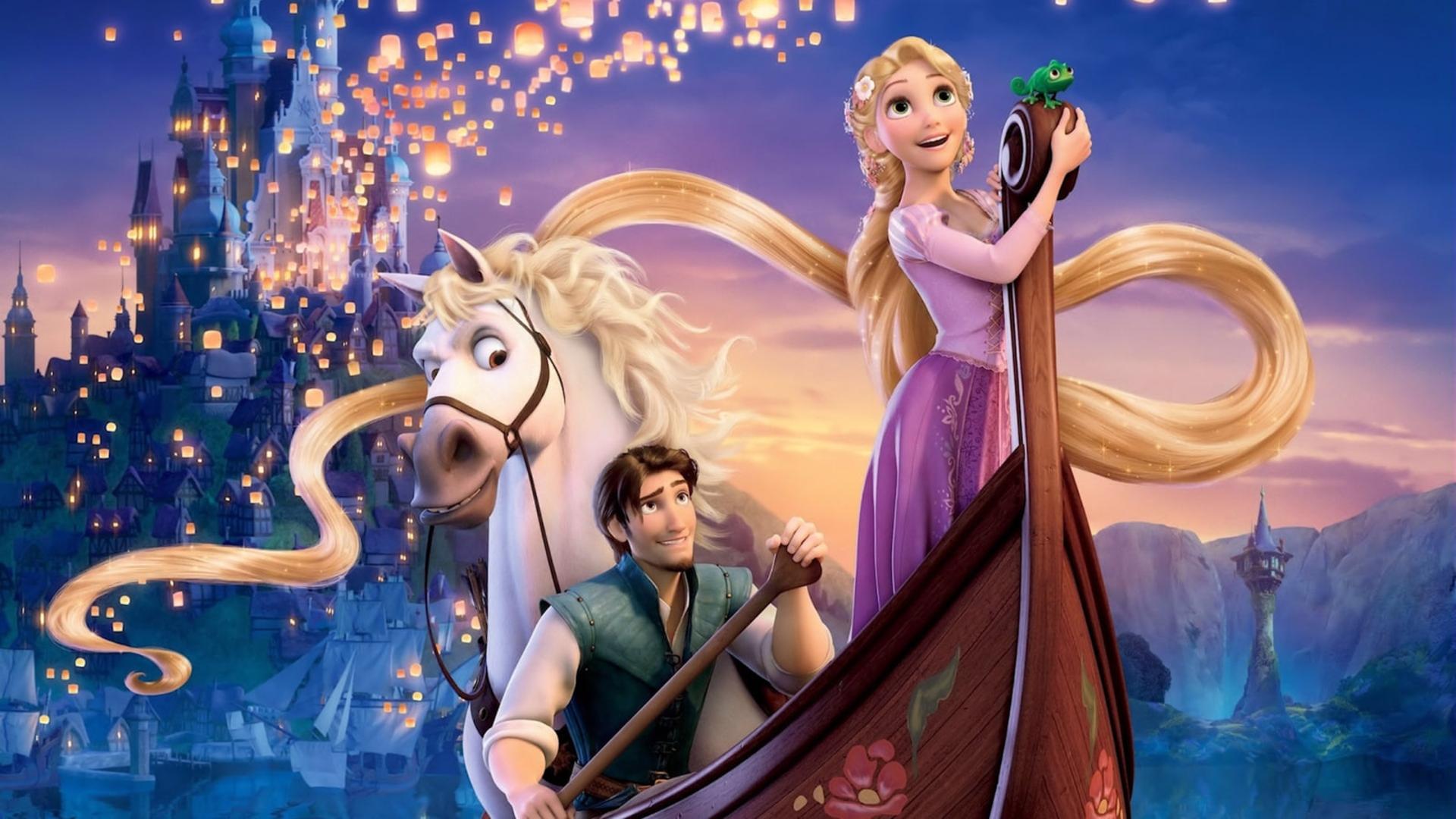 رپونزل (Rapunzel) و فلین رایدر در قایق در کنار اسب در برابر قلعه