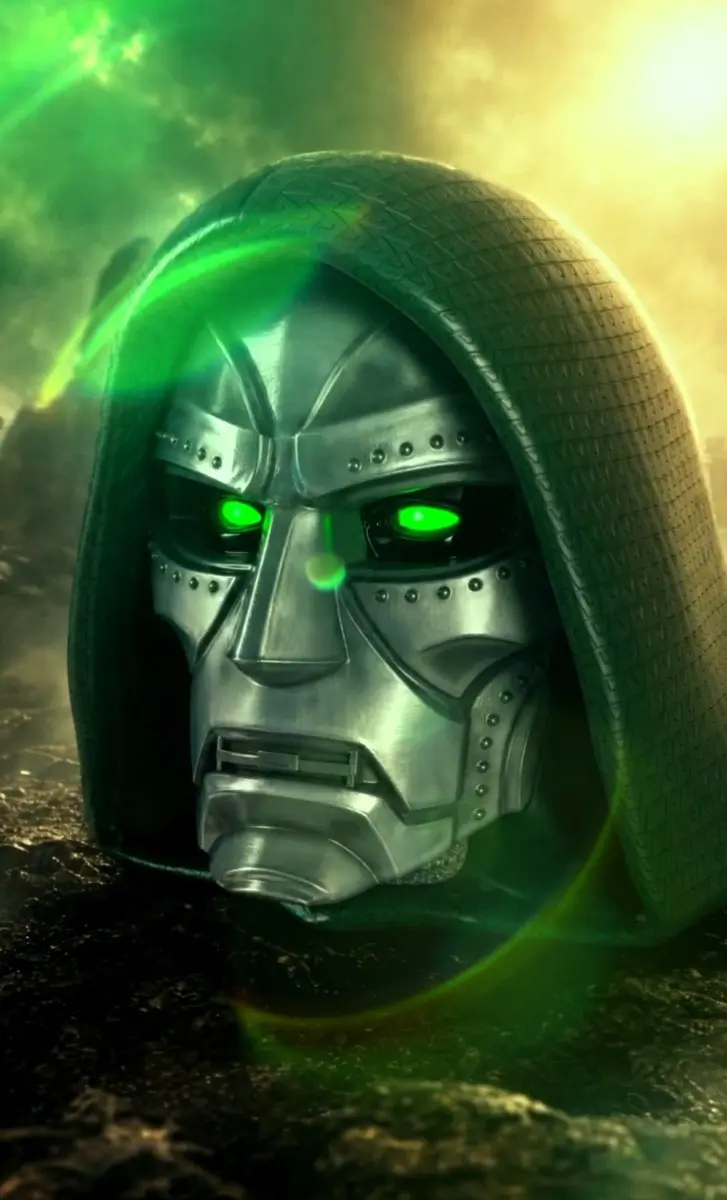 ماسک فلزی دکتر دووم (Doctor Doom) با چشم‌های سبز درخشان