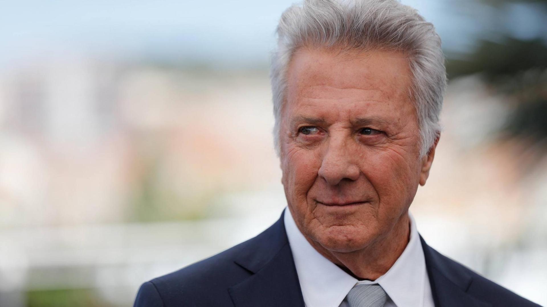 چهره بازیگر مشهور داستین هافمن (Dustin Hoffman) در یک مراسم رسمی