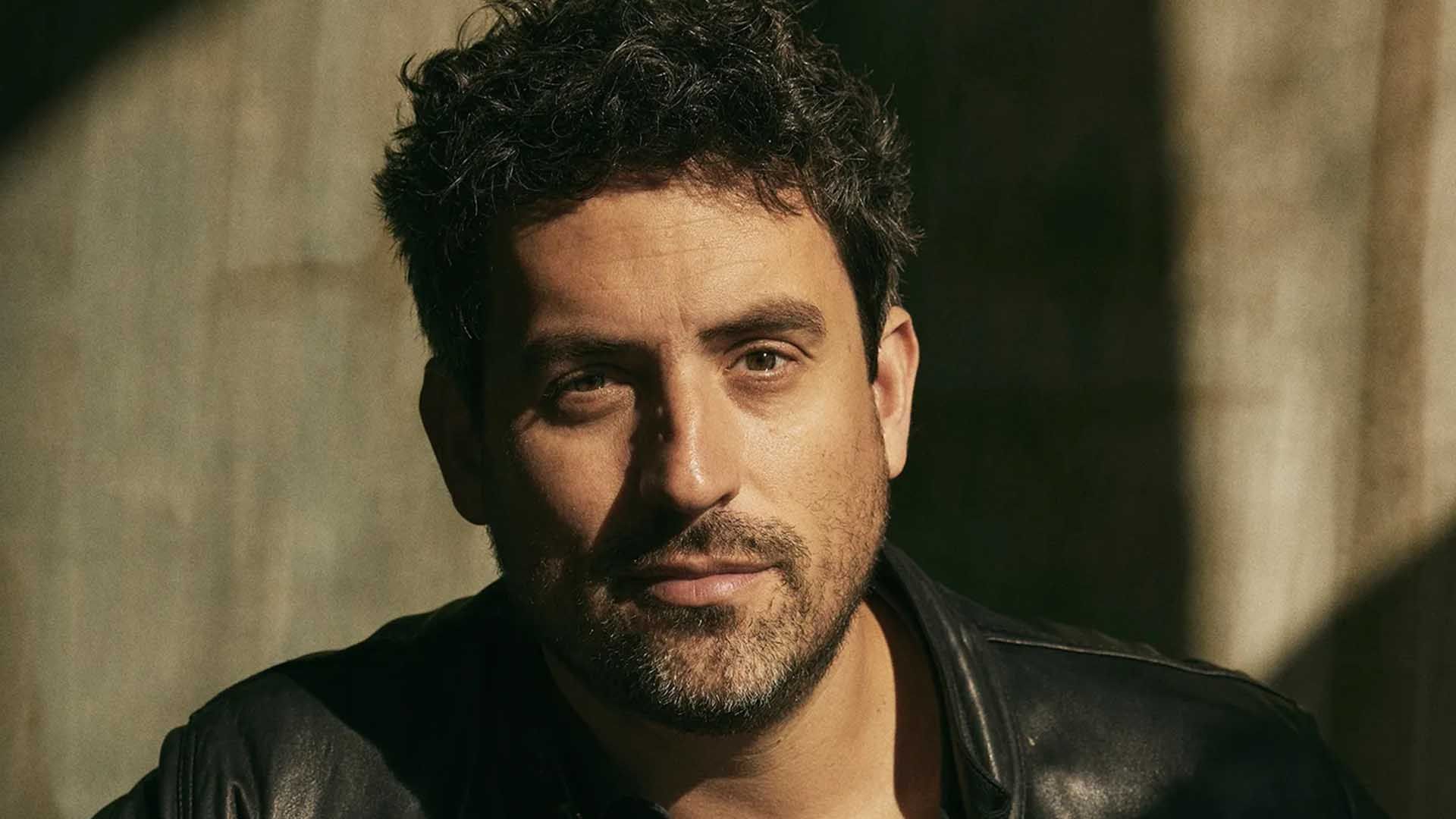 اد ویکز به کمدی خون‌آشامی Eternally Yours در شبکه CBS پیوست