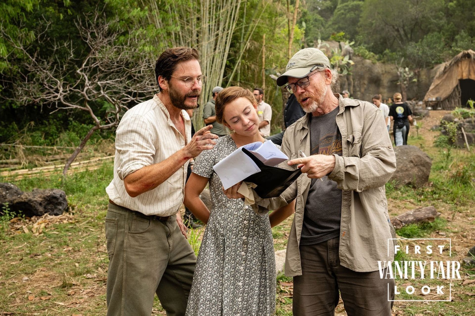 ران هاوارد کارگردان فیلم Eden درحال توضیح به سیدنی سوئینی