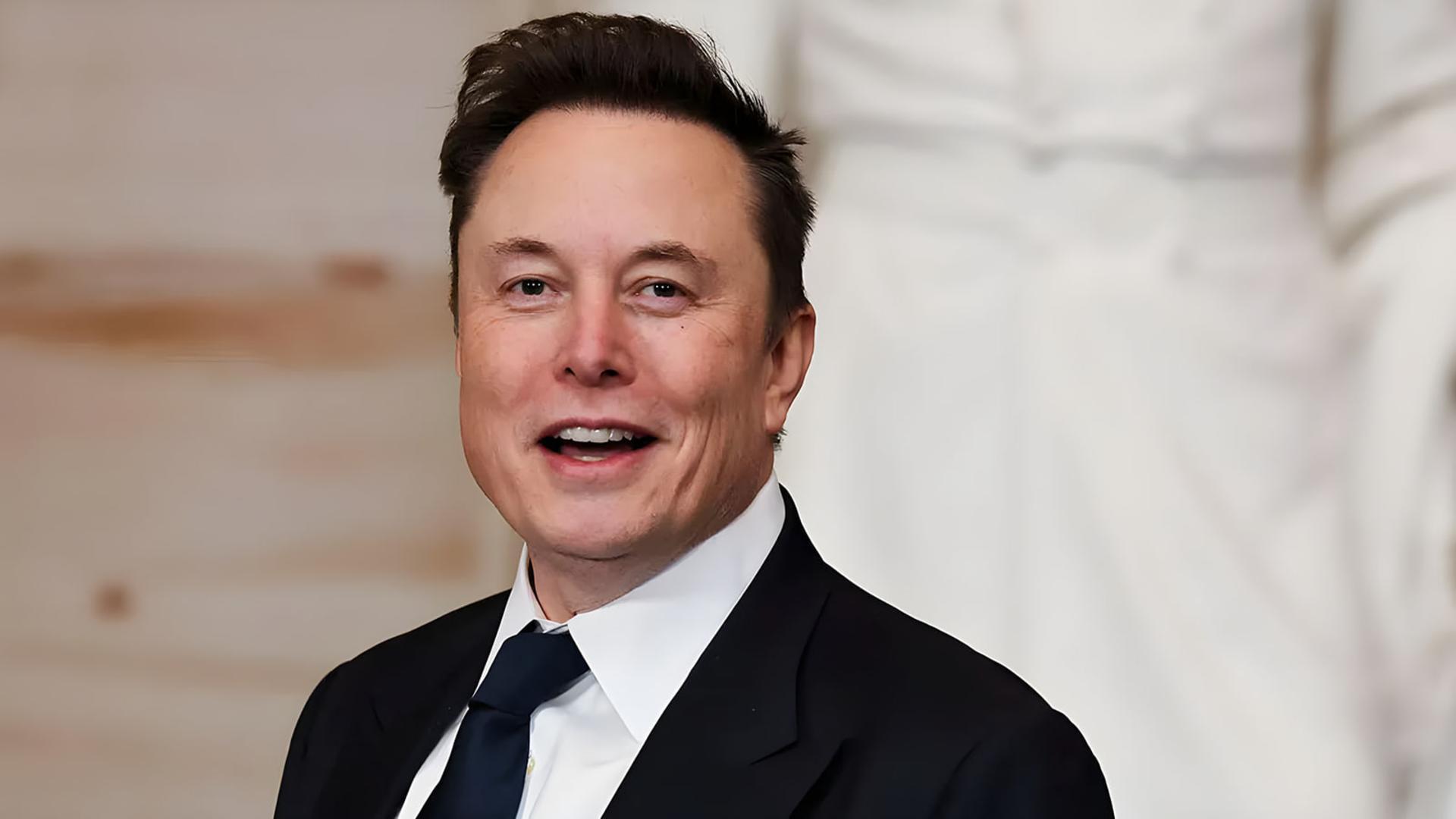 چهره ایلان ماسک (Elon Musk) در یک مراسم رسمی