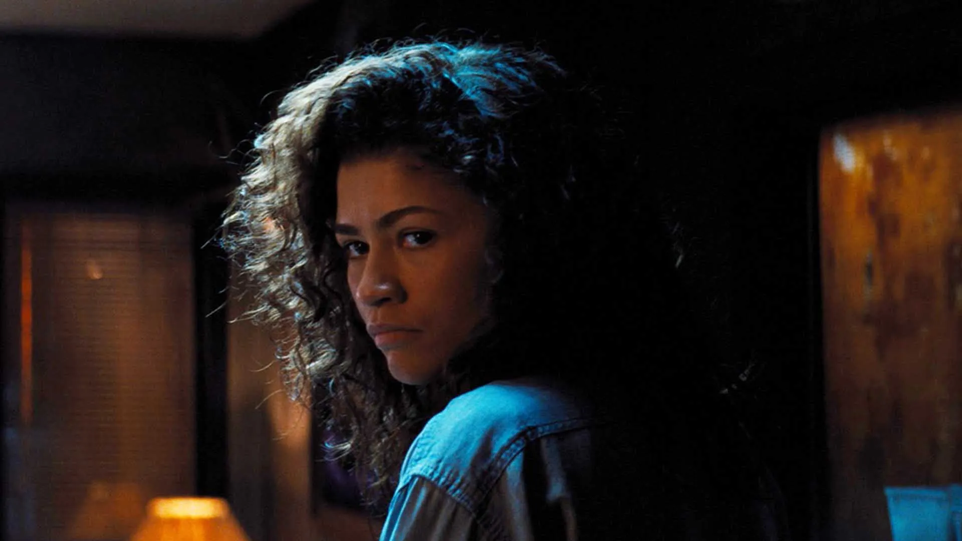 زندایا با موهای فر و پریشان در فصل سوم سریال Euphoria