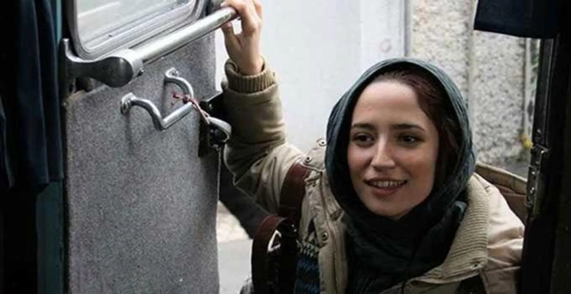 نمایی از فیلم تنها دو بار زندگی می کنیم