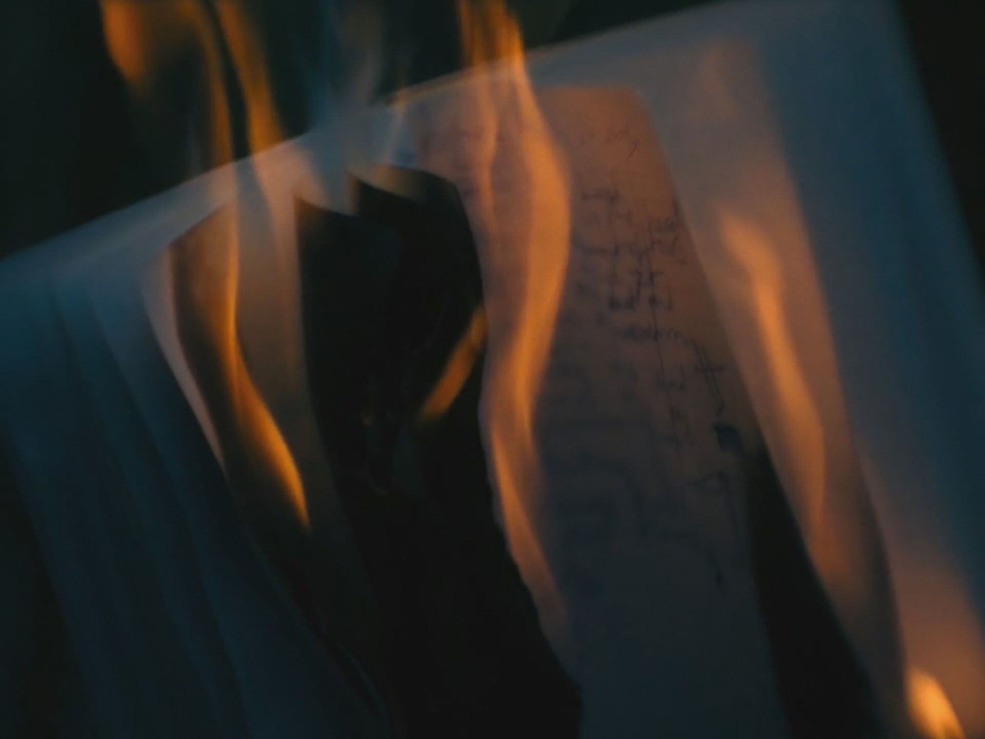 نمایی از فیلم بمیر عشق من