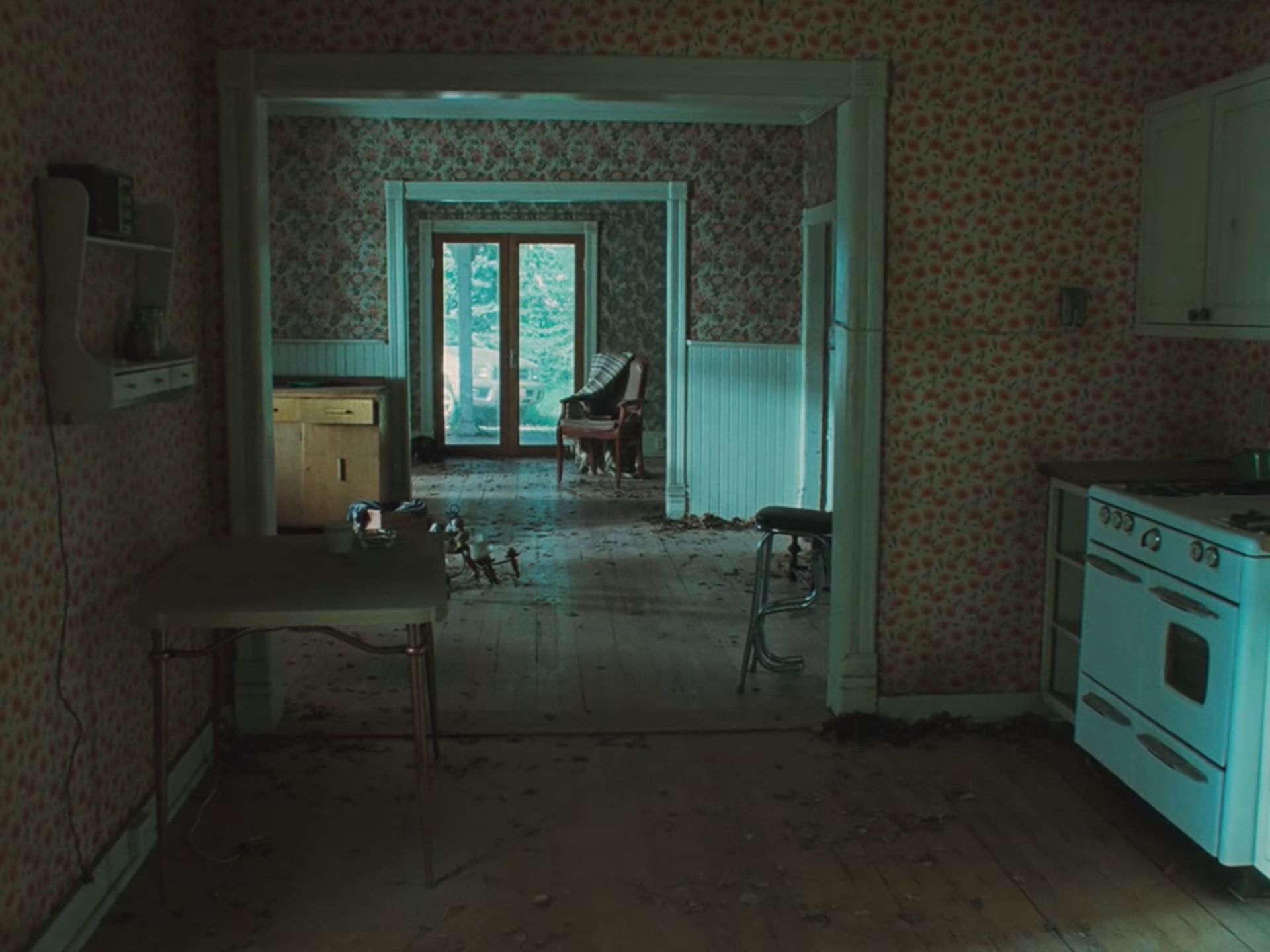 نمایی از فیلم بمیر عشق من