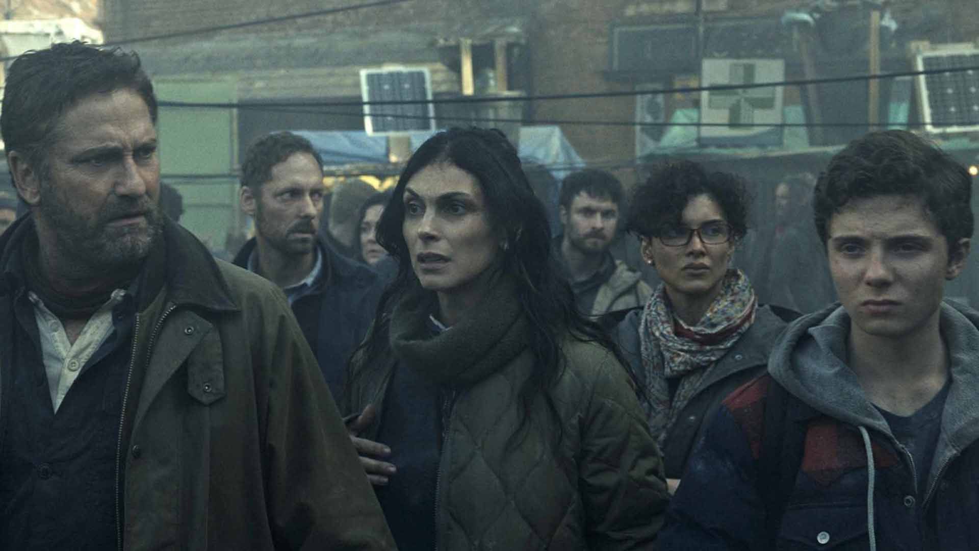 جرارد باتلر، مورنا باکارین و راجر دیل فلوید در فیلم Greenland 2: Migration