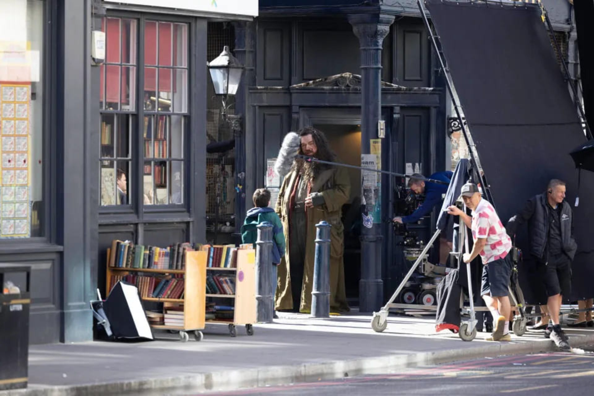 هری و هاگرید در پشت صحنه سریال هری پاتر