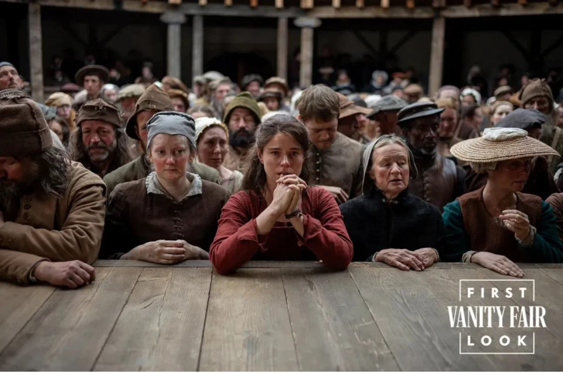 نمایی از یک جمعیت در فیلم همنت