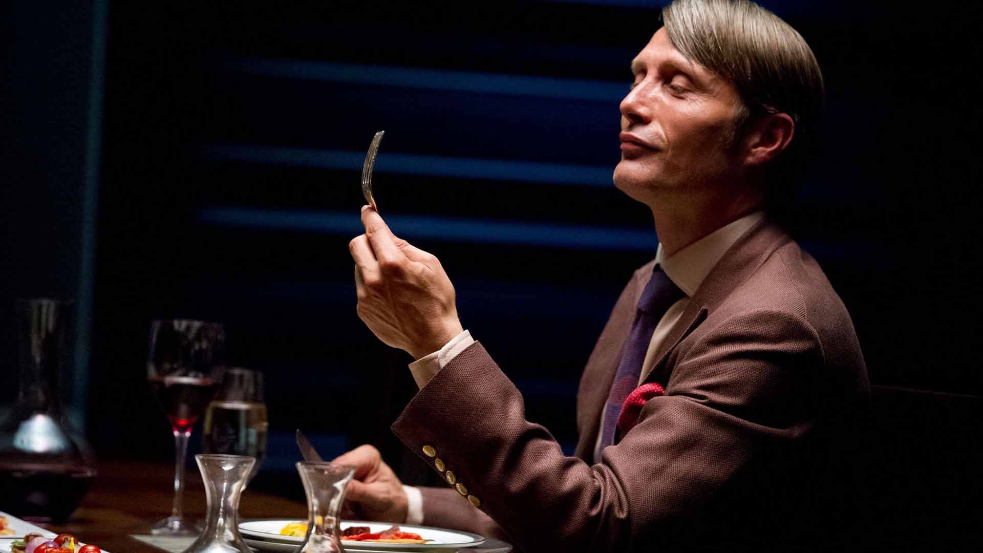 مس میکلسن با لباس رسمی و شیک در سریال Hannibal