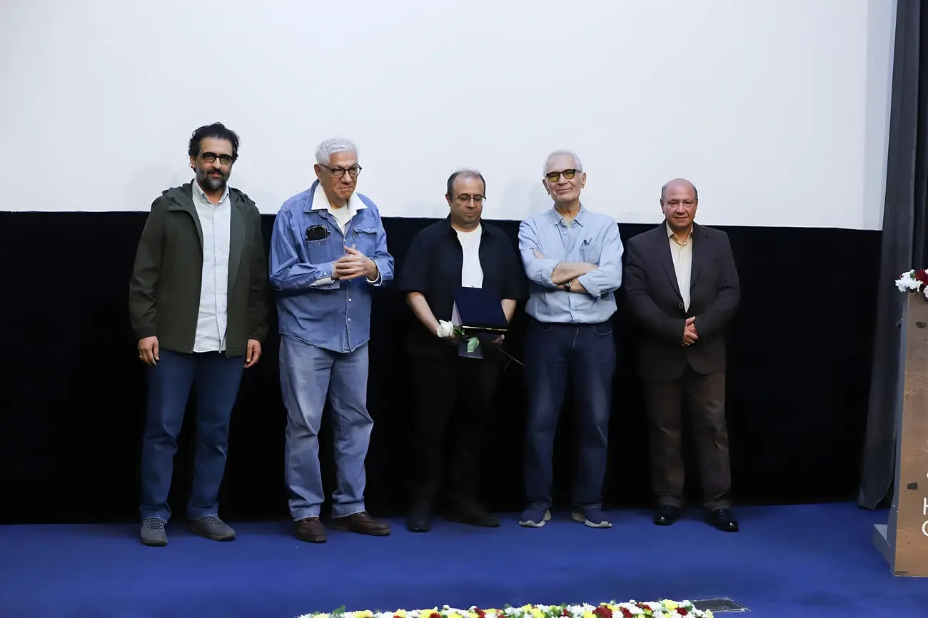 گروهی از هنرمندان سینما در مراسم تقدیر از ستون‌های پنهان سینما
