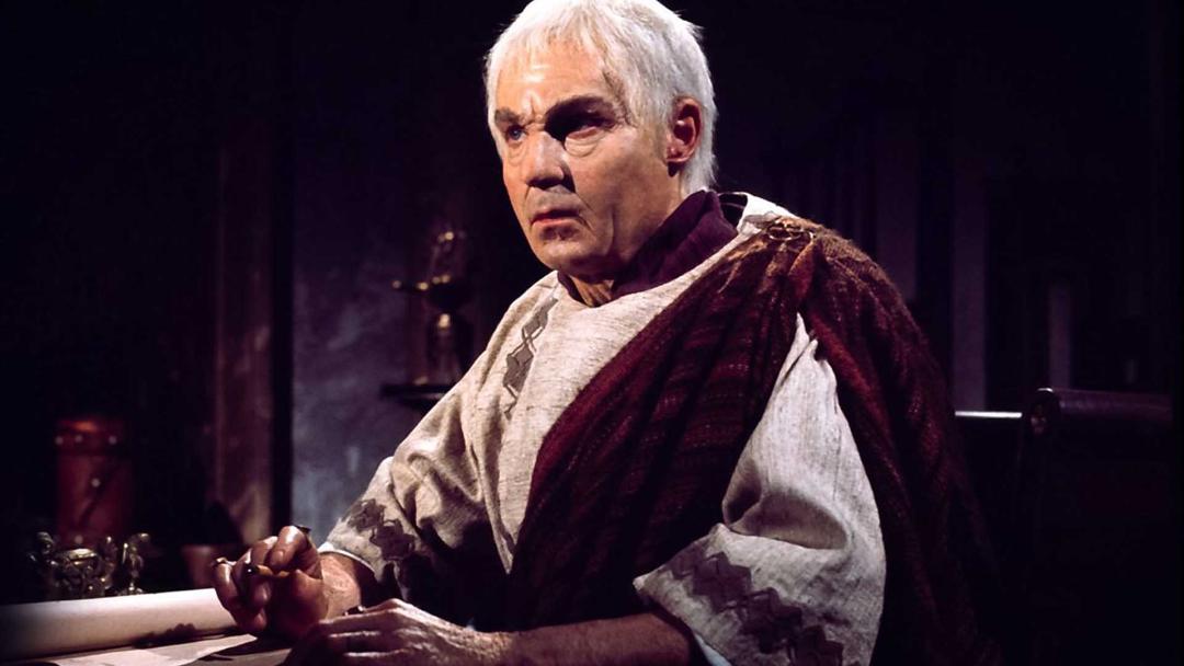 جورج پراودا در نقش گرشوم در سریال I, Claudius