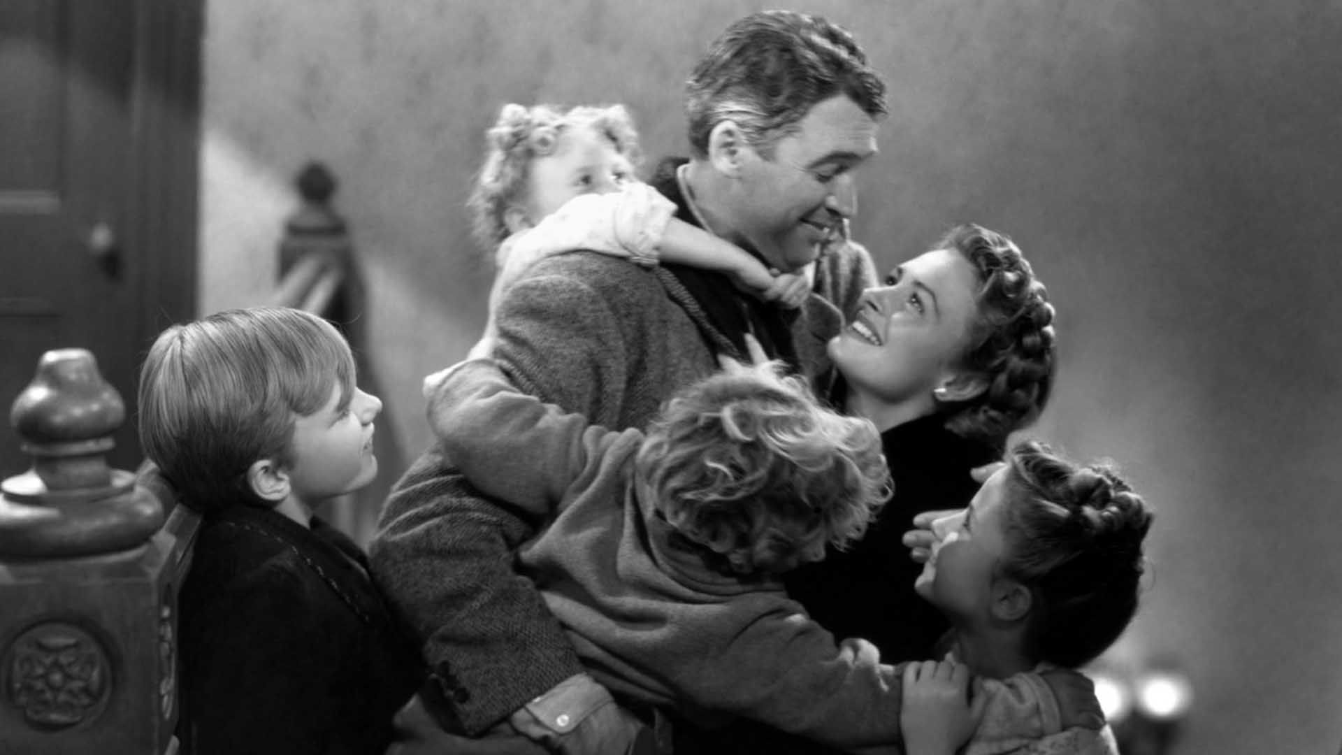 جورج بیلی همراه با همسر و فرزندان خود در فیلم It's a Wonderful Life