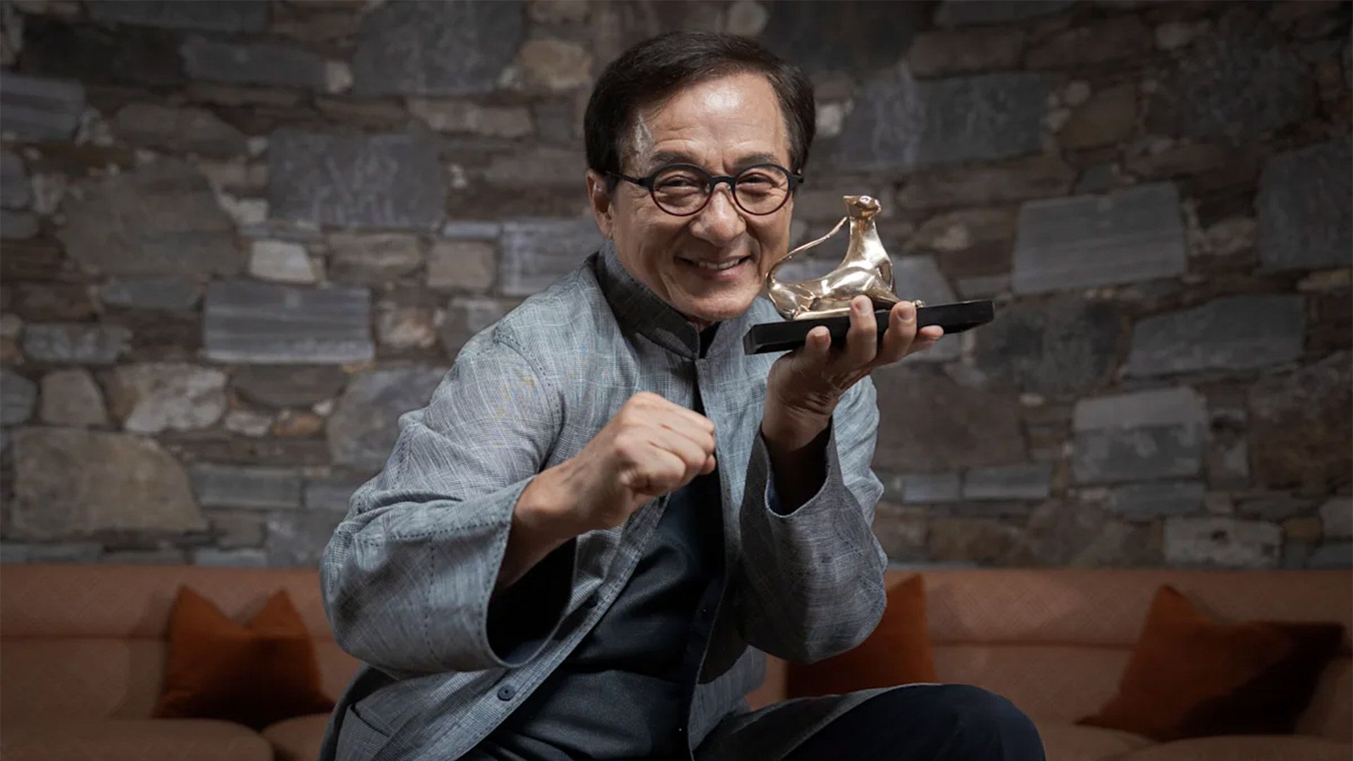 تجلیل از جکی چان با اهدای جایزه افتخاری در جشنواره لوکارنو