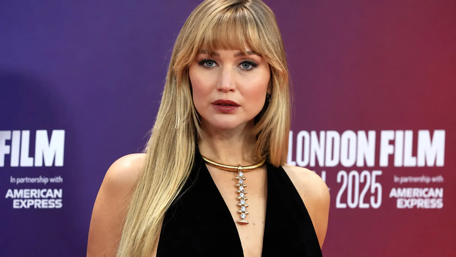 جنیفر لارنس (Jennifer Lawrence) در جشنواره فیلم لندن با موهای بلوند