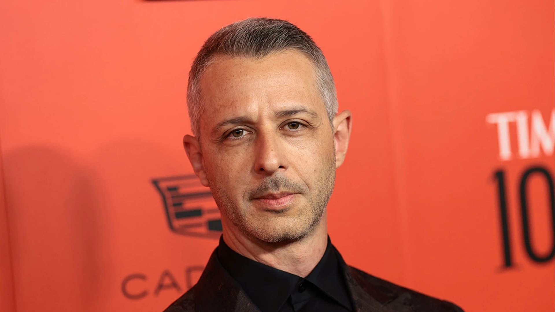 جرمی استرانگ بازیگر سریال وراثت