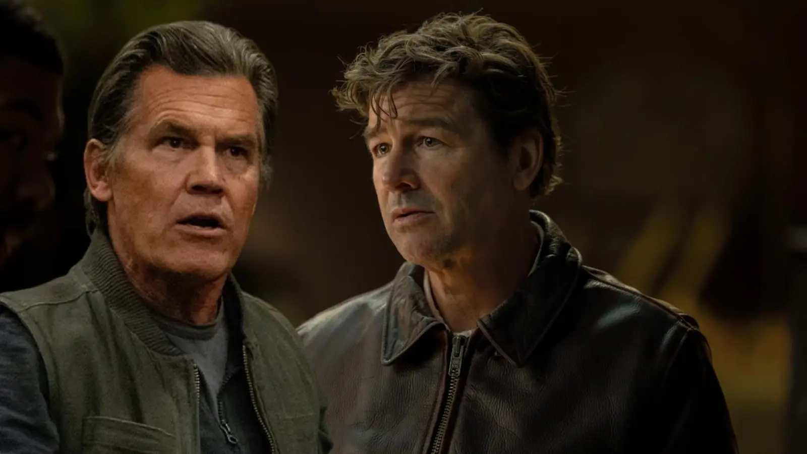 جاش برولین (Josh Brolin) در حال نگاه کردن به روبرو در صحنه فیلم
