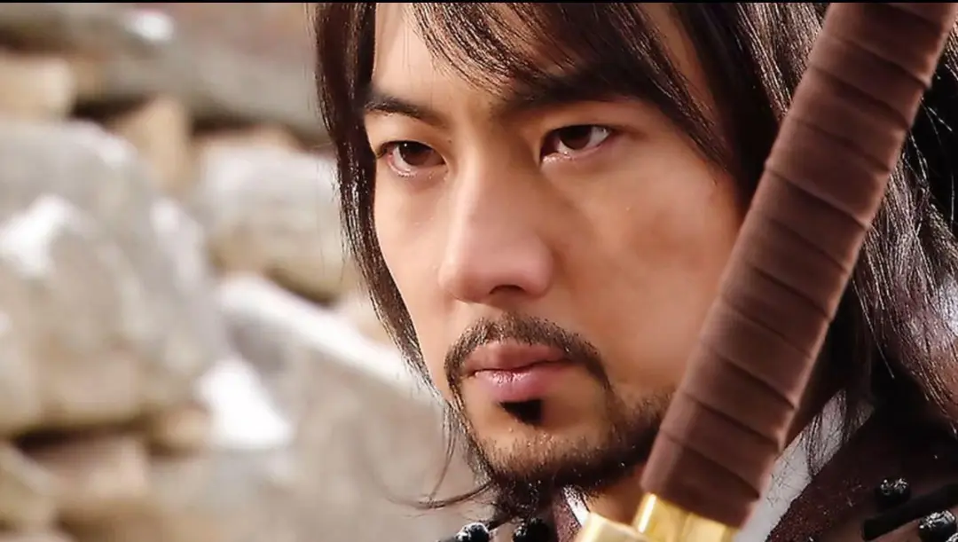 چهره بازیگر سریال جومونگ (Jumong) در صحنه فیلم‌برداری