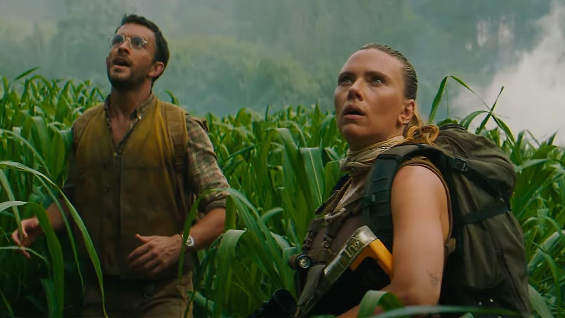 اسکارلت جوهانسون و جاناتان بیلی در فیلم Jurassic World Rebirth
