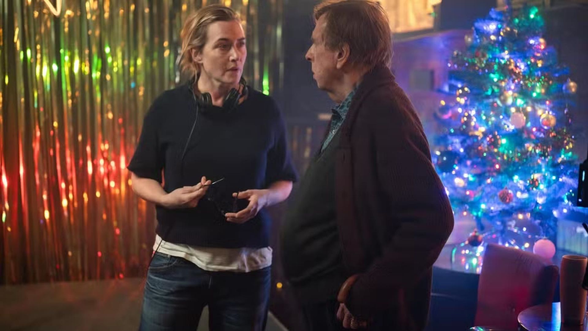 کیت وینسلت در حال کارگردانی