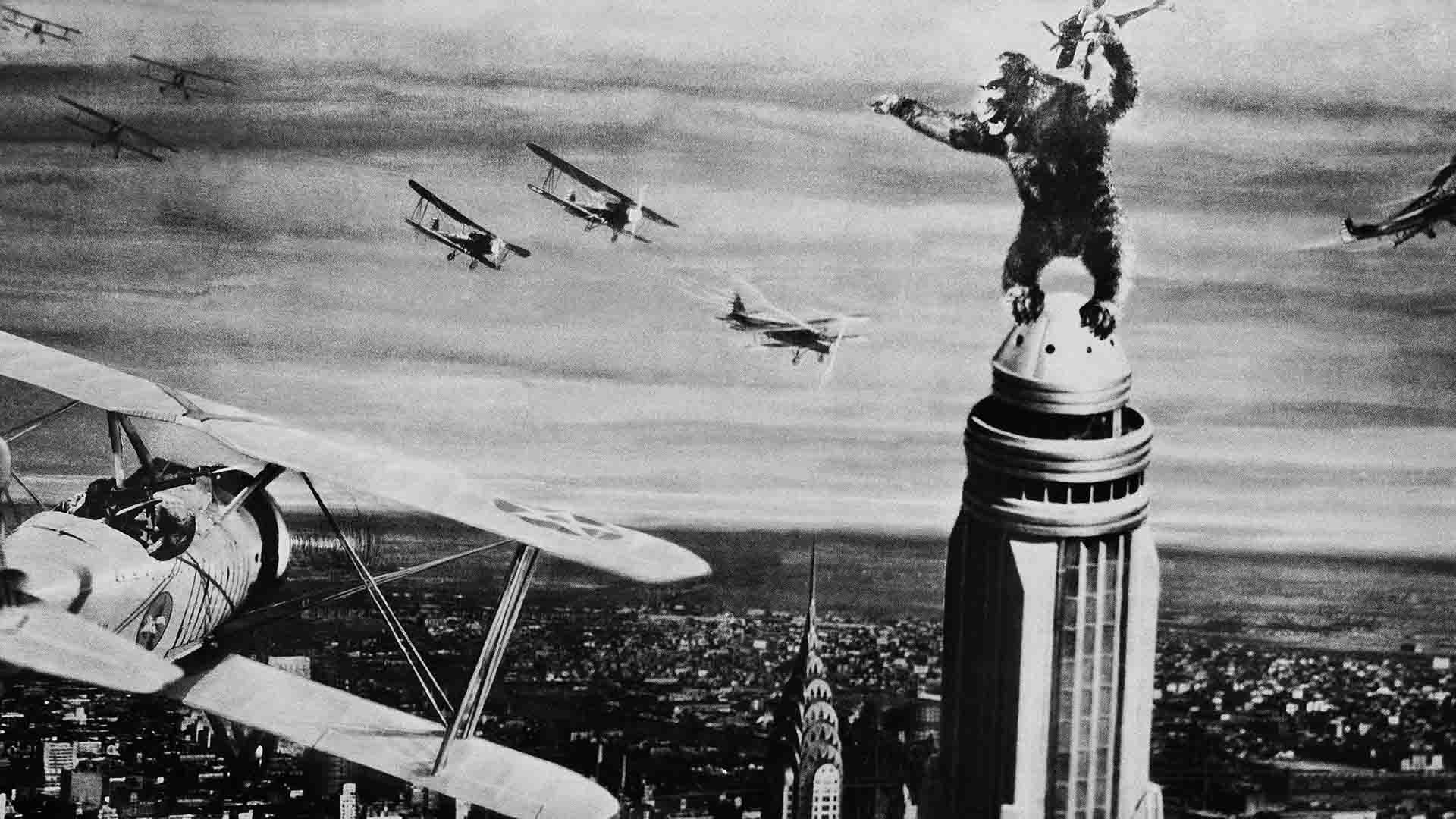 کینگ کونگ بالای یک ساختمان در فیلم King Kong