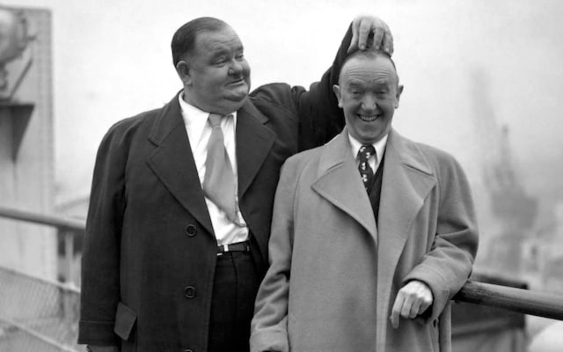 اولیور هاردی (Oliver Hardy) و استن لورل (Stan Laurel) در کنار هم
