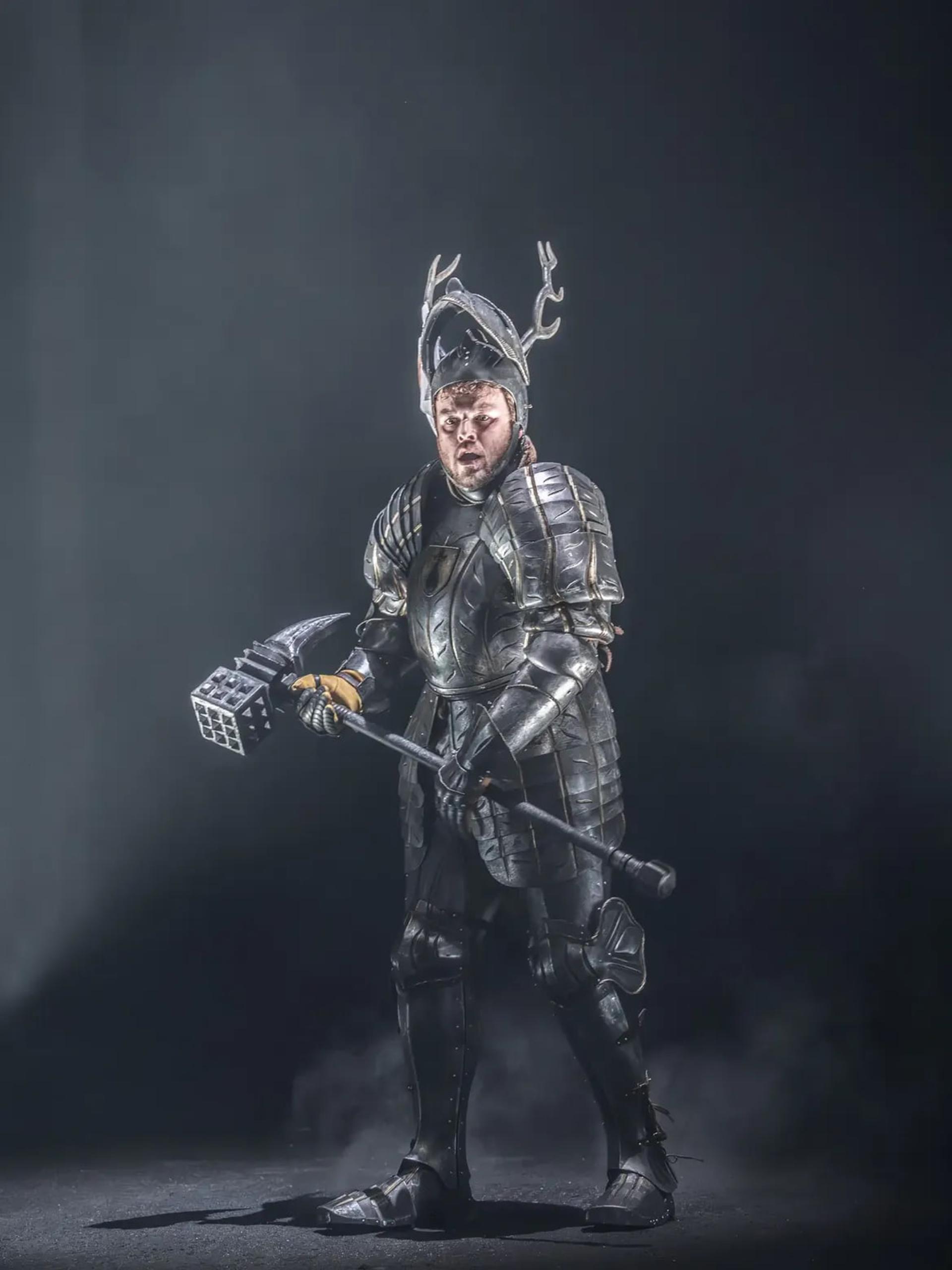 تئاتر پادشاه دیوانه (Mad King) 