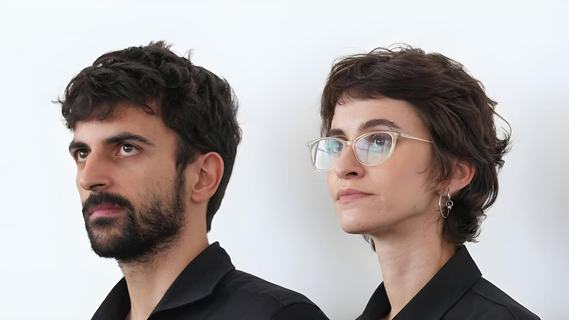 چهره مرد و زن سازنده مستند جنگ غزه در مقابل پس‌زمینه سفید