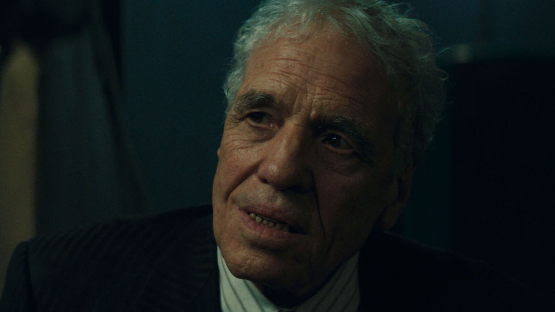 آبل فرارا در نمایی از فیلم مارتی معظم جاش سفدی