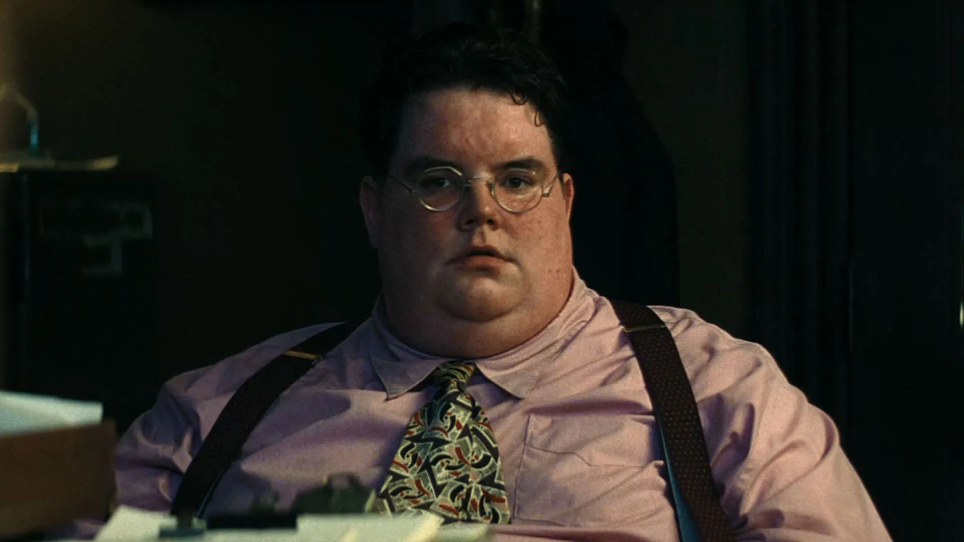 لوک مانلی در نمایی از فیلم مارتی معظم جاش سفدی