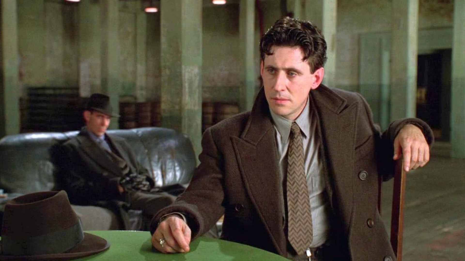 گابریل بیرن و جی. ای. فریمن در فیلم Miller's Crossing