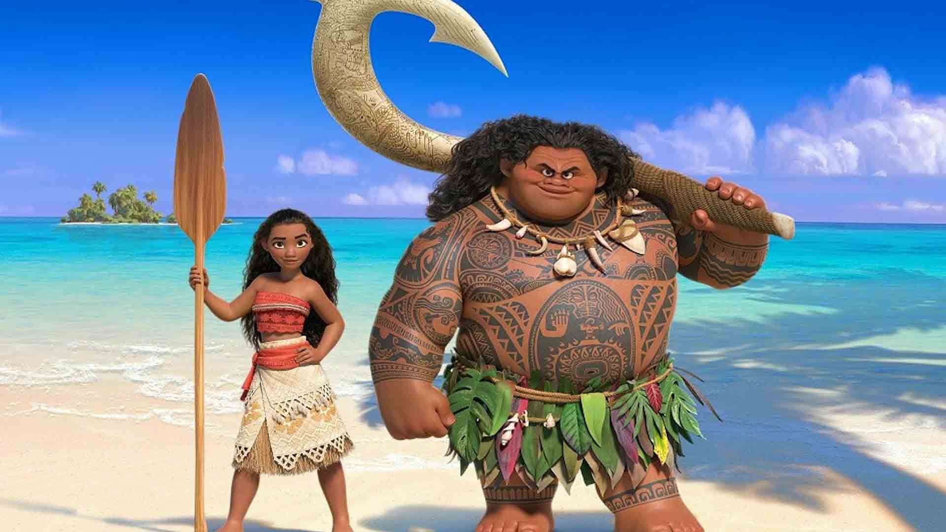 کاراکتر موانا و مائوئی در کنار دریا در انیمیشن Moana