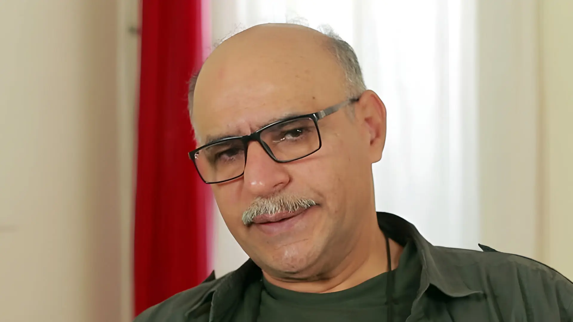 محسن راستانی (Mohsen Rastani) با عینک و لباس نظامی