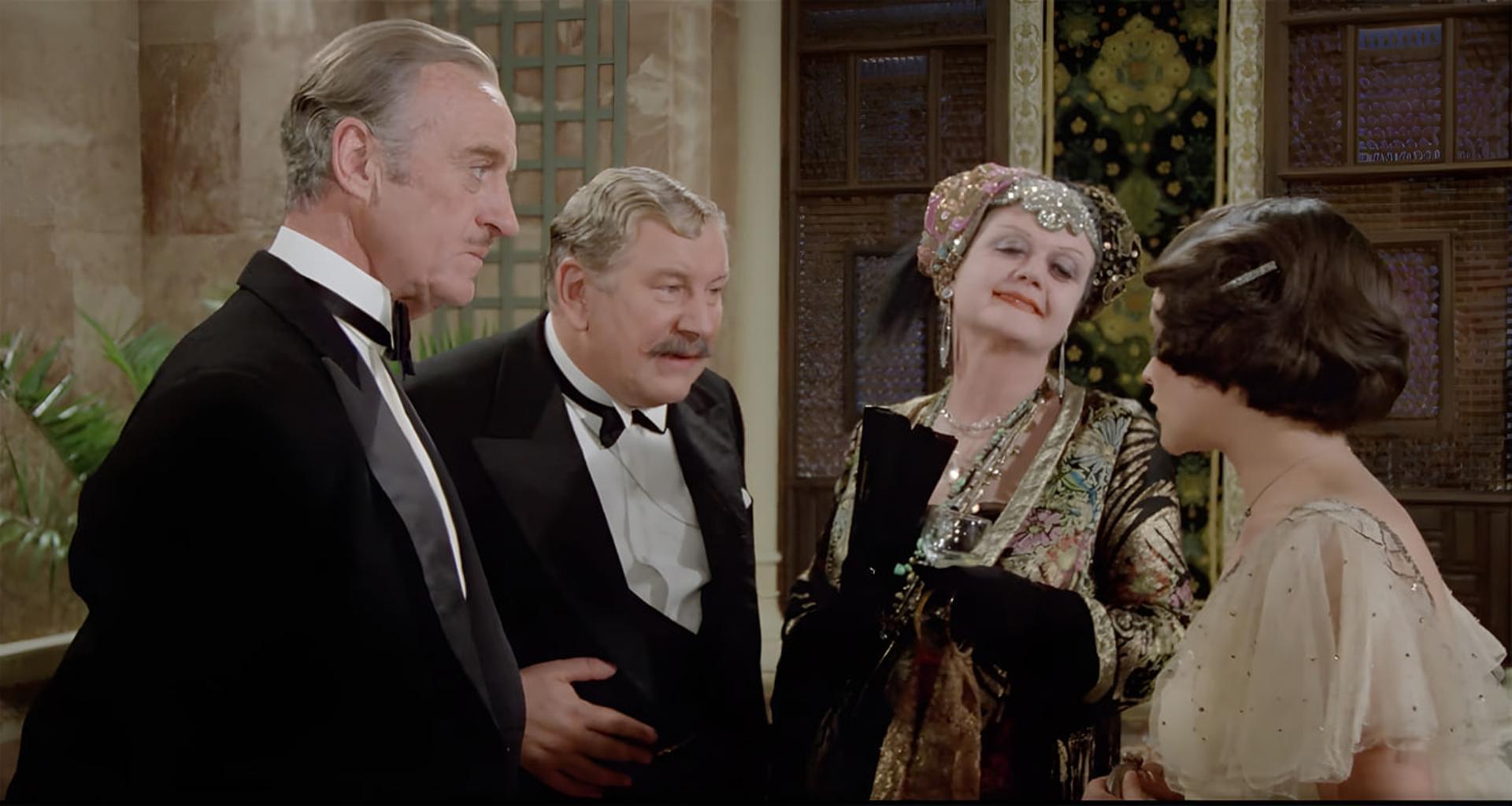 بازیگران فیلم ملکه جنایت (Murder on the Orient Express) در یک مهمانی رسمی