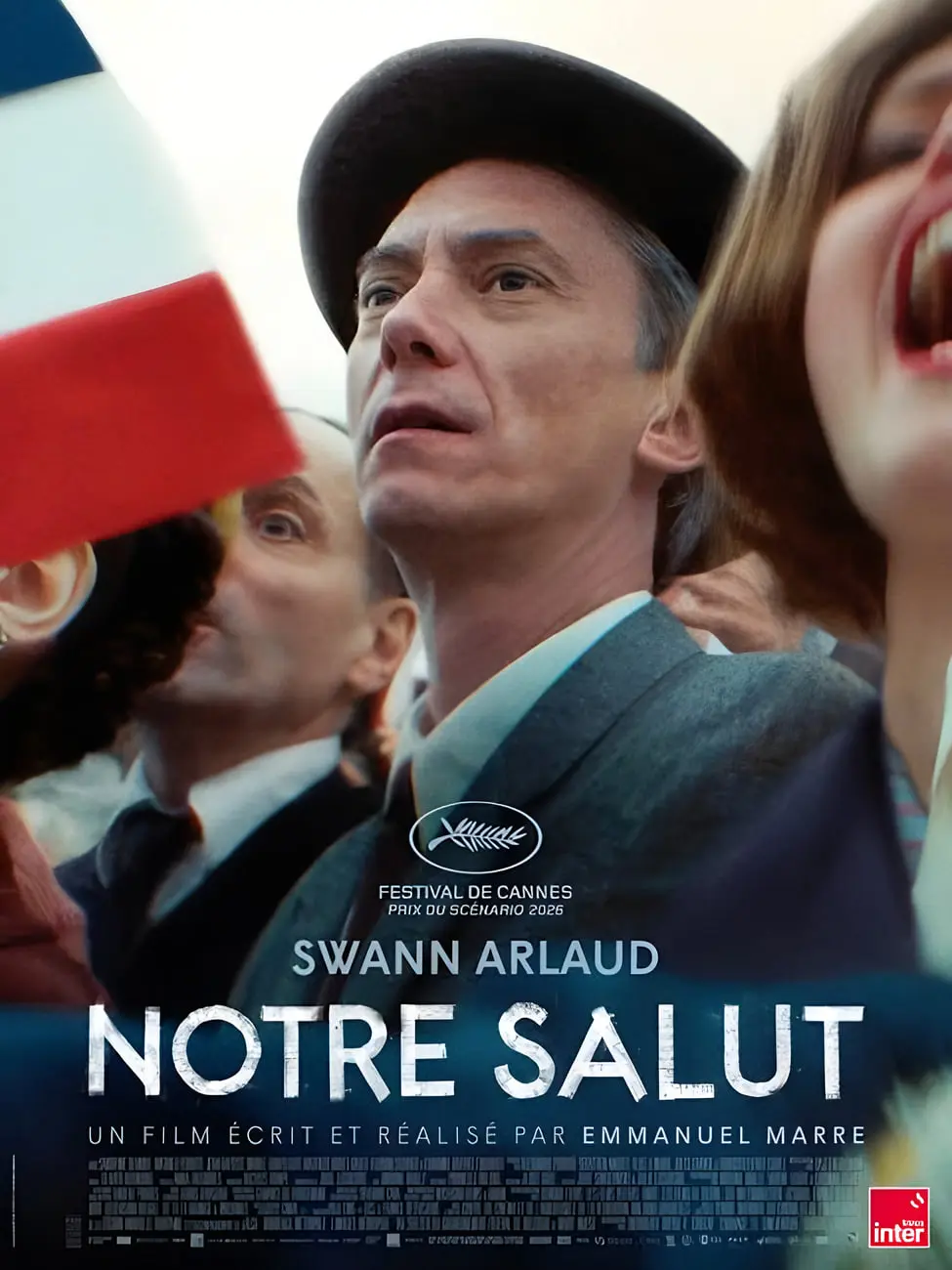 پوستر فیلم نوتر سالو (Notre Salut) با حضور بازیگران در میان جمعیت