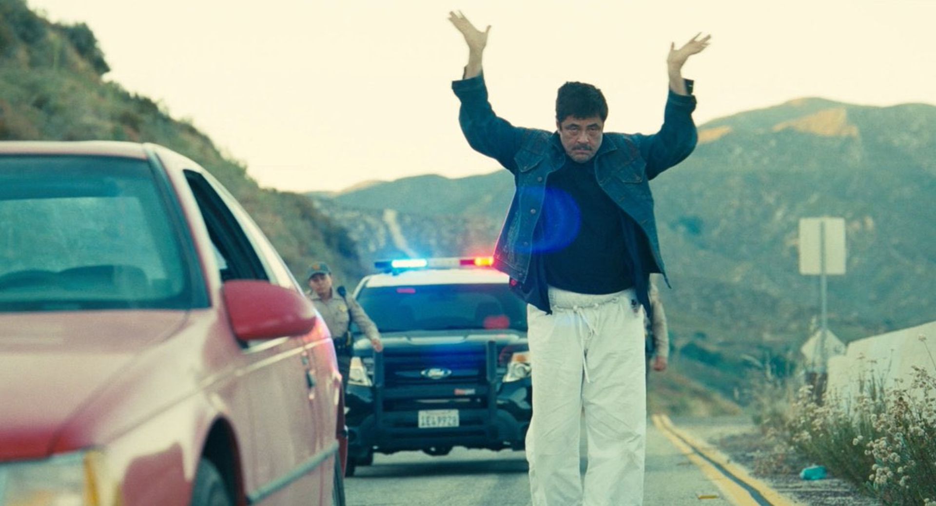 رقص بنیسیو دل تورو در فیلم One Battle After Another