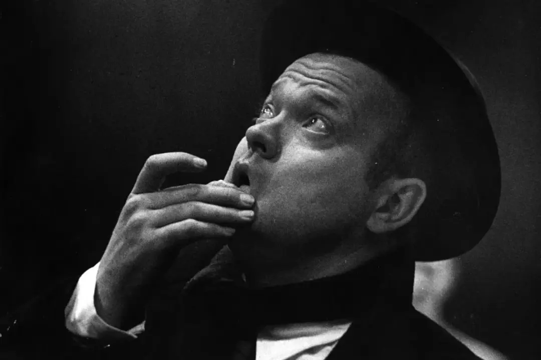 صورت اورسن ولز (Orson Welles) با کلاه در نمای نزدیک