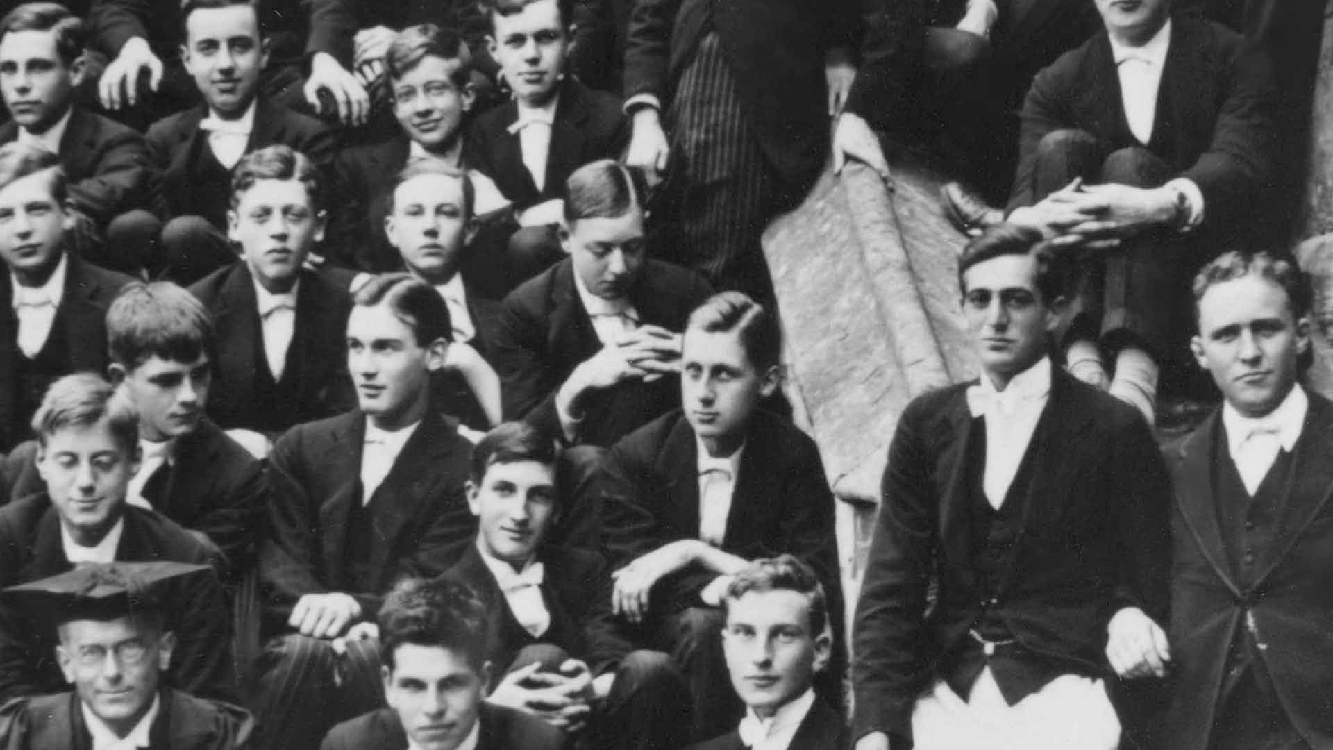 معرفی مستند Orwell: 2+2=5 | از بیگ برادر تا بیگ‌ دیتا