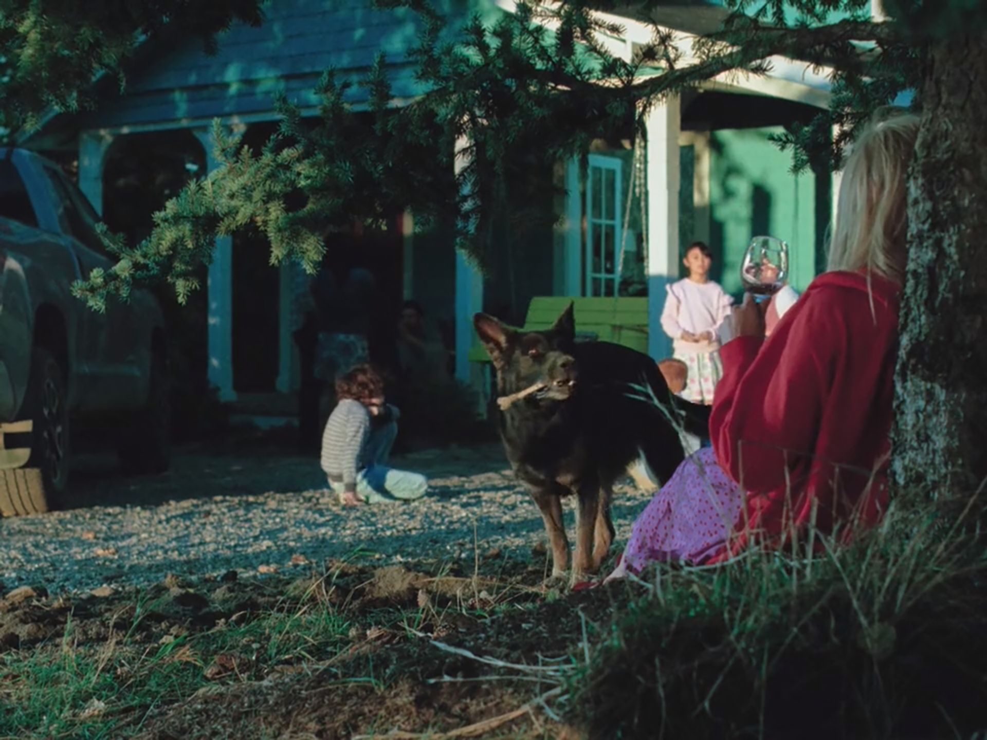 نمایی از فیلم بمیر عشق من