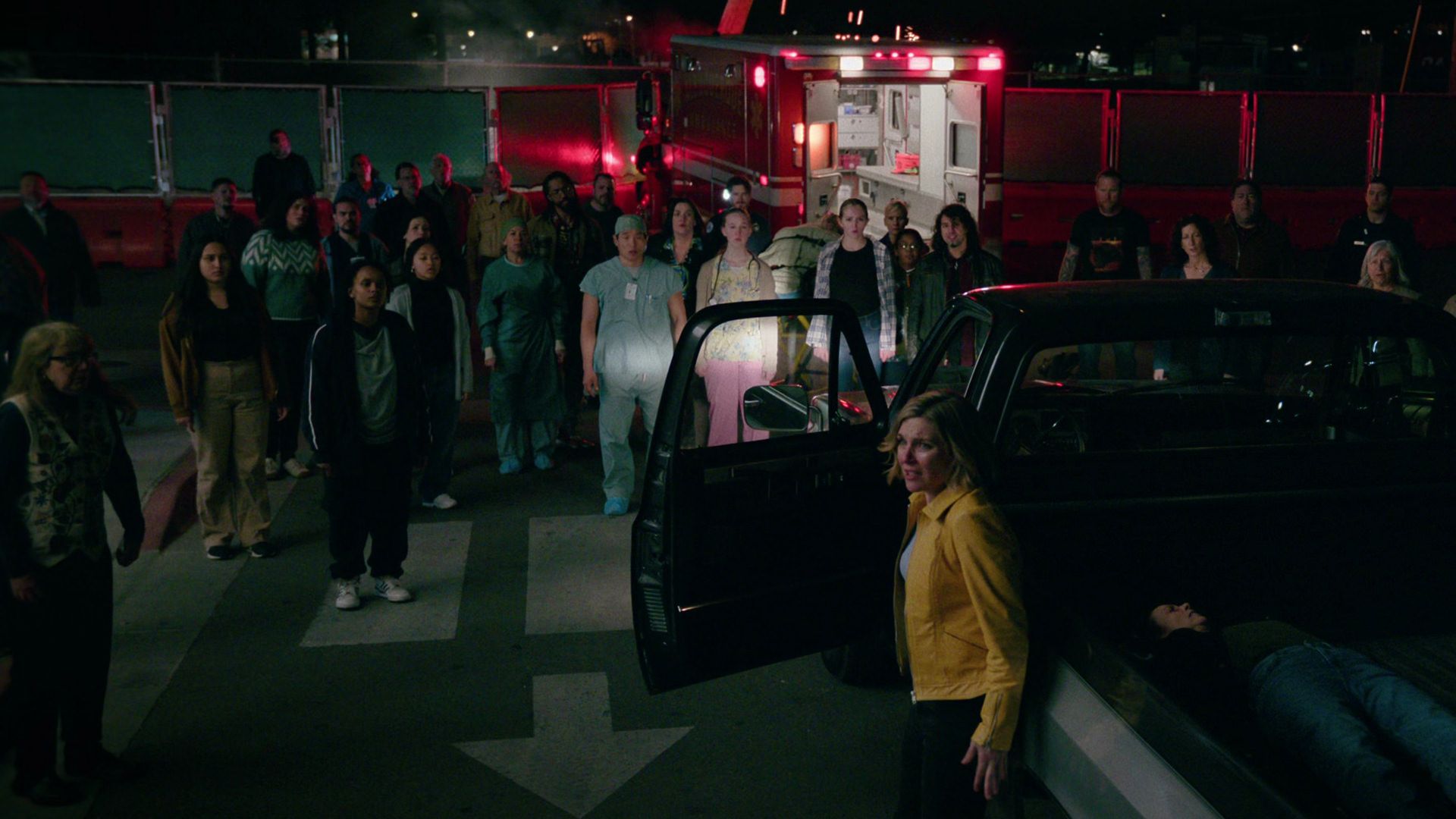 کارول توسط مبتلاشدگان محاصره می‌شود، سریال پلوریبوس