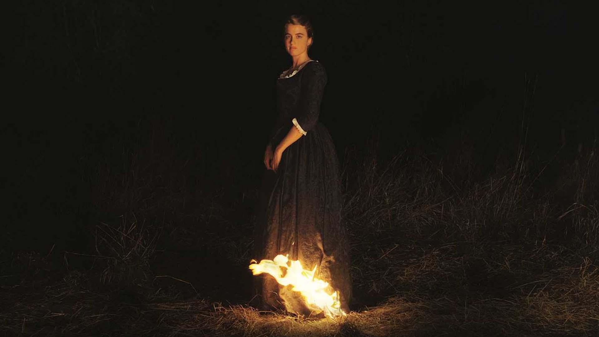زنی با لباس سیاه بالای آتش در فیلم Portrait of a Lady on Fire
