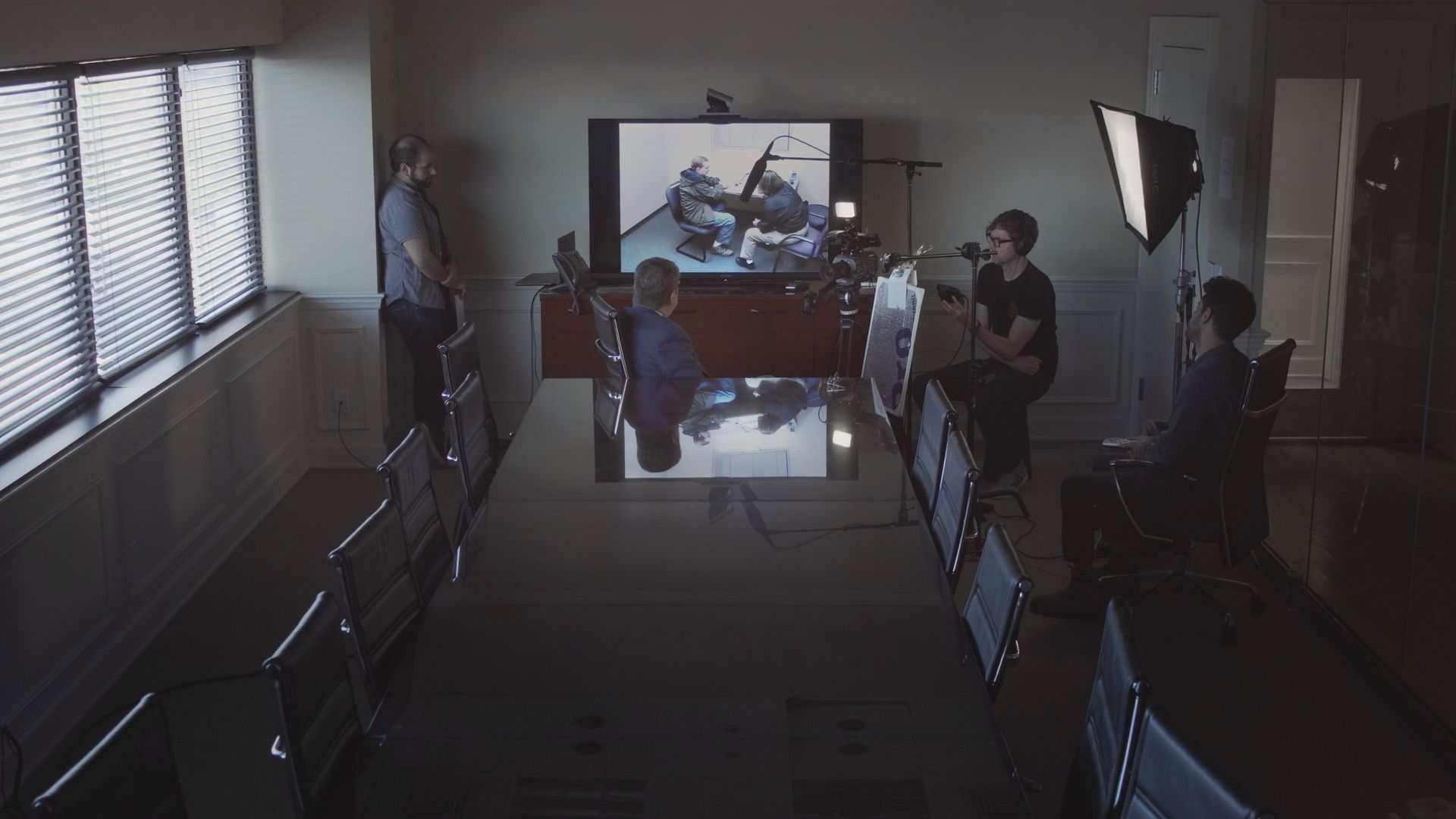 معرفی مستند Predators | میراث شومِ تلویزیونِ واقع‌نما