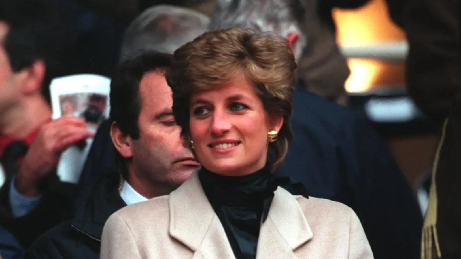 پرنسس دایانا (Princess Diana) در میان جمعیت در یک مراسم رسمی