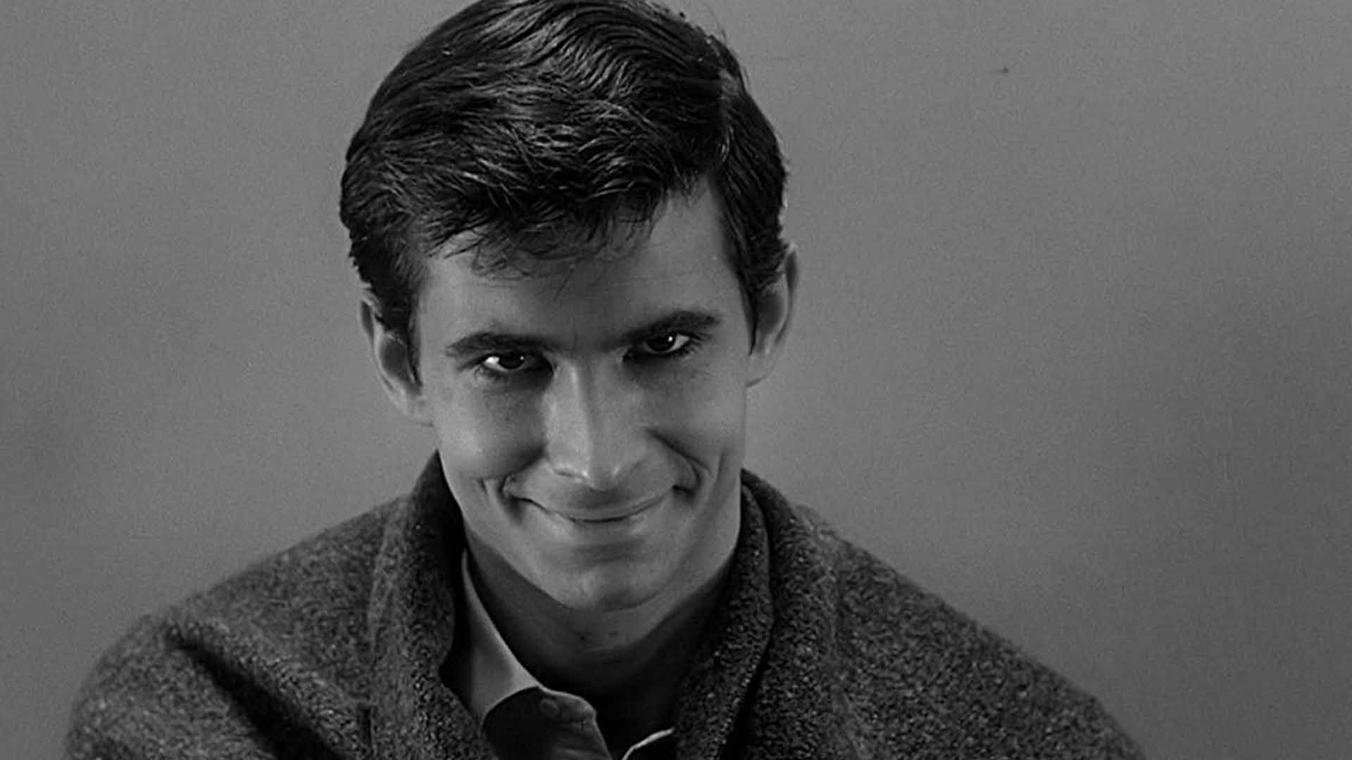 آنتونی پرکینز با لبخندی مرموز در فیلم Psycho
