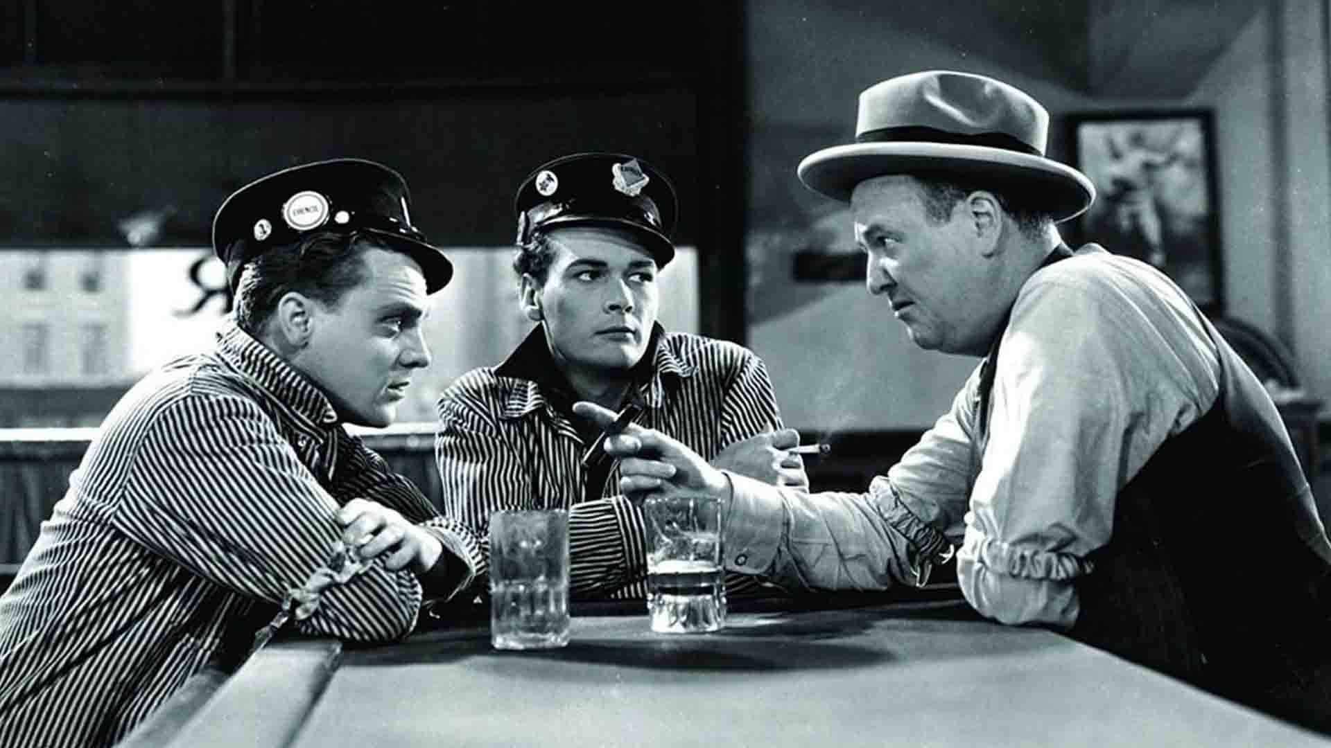 دو بازیگر اصلی فیلم Public Enemy با دوست خود در حال نقشه کشیدن