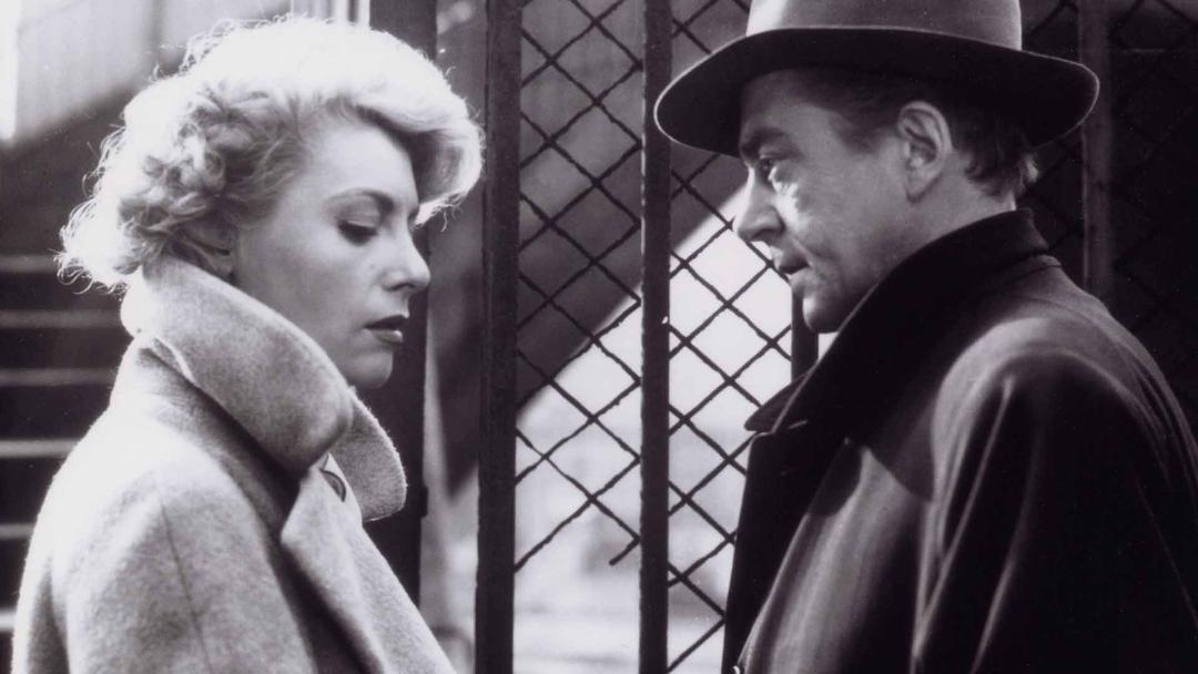 دو بازیگر اصلی فیلم Rififi در حال صحبت کردن