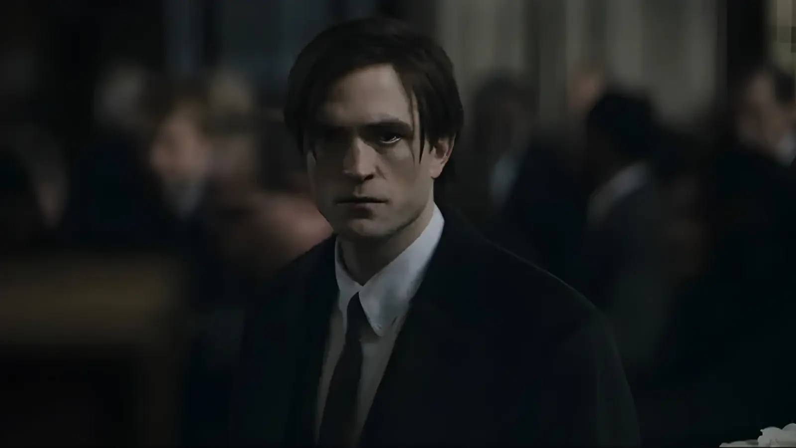 چهره رابرت پتینسون (Robert Pattinson) در صحنه‌ای از فیلم بتمن
