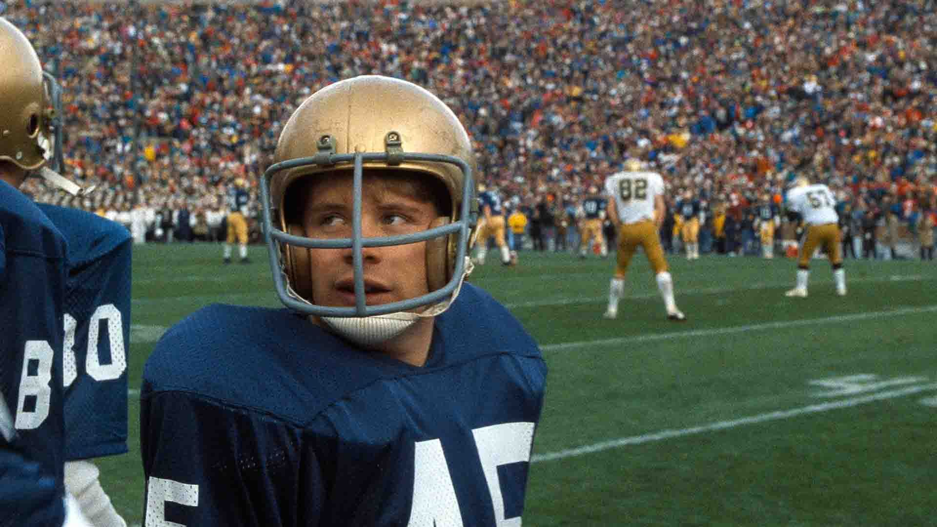 شان آستین با لباس فوتبال در فیلم Rudy