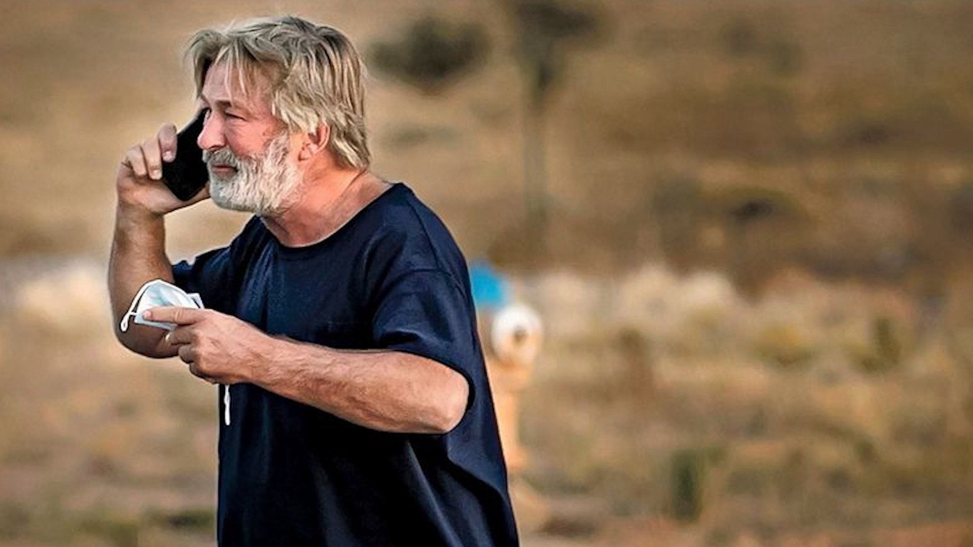 الک بالدوین در پشت صحنه فیلم Rust