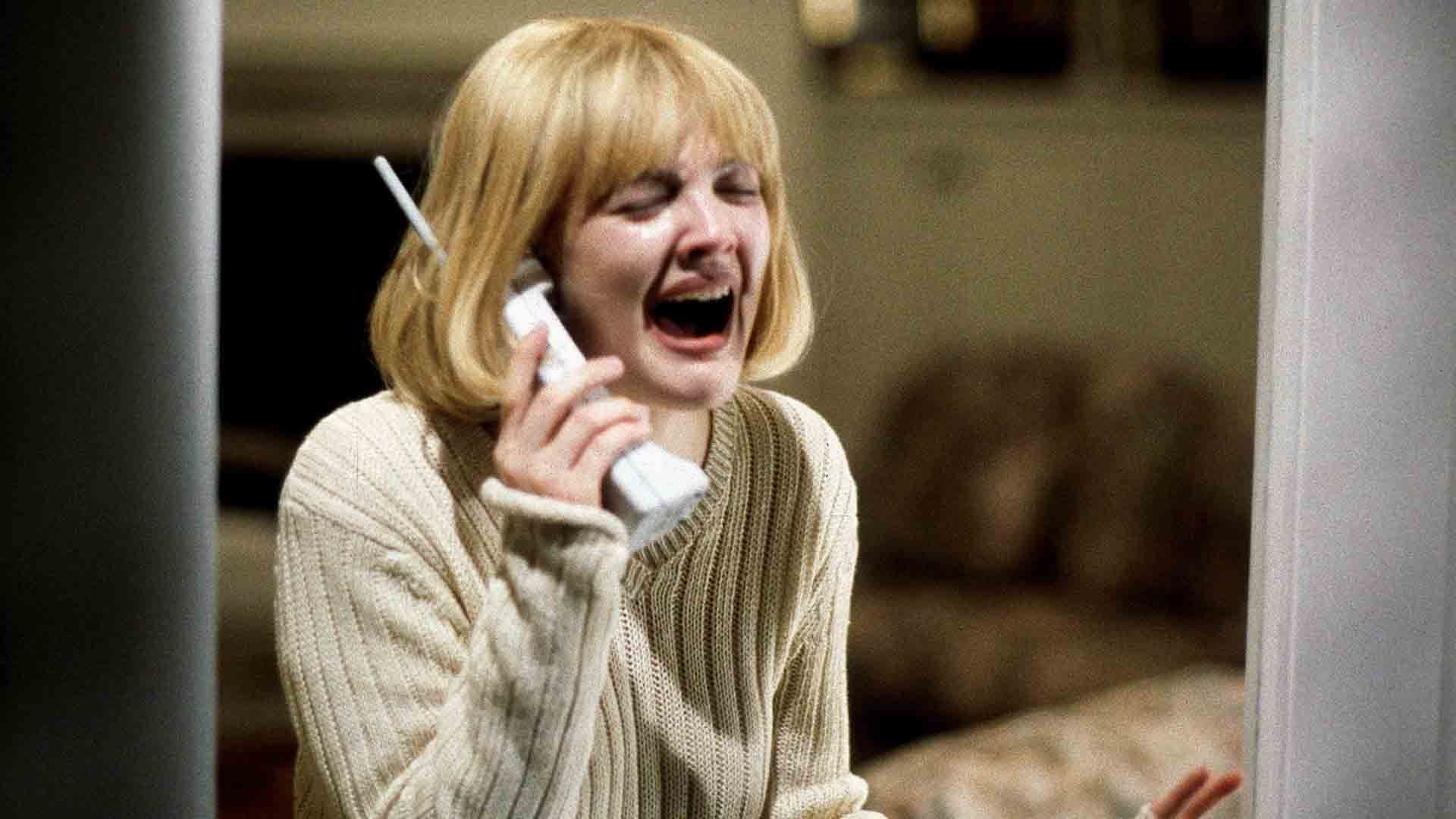 نو کمبل پشت تلفن در فیلم Scream جیغ می‌زند